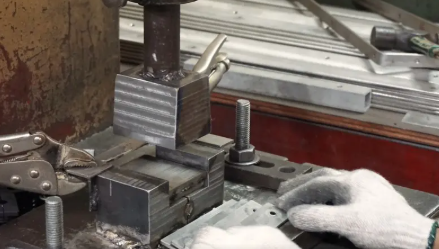 注塑模具首選鴻仁威爾